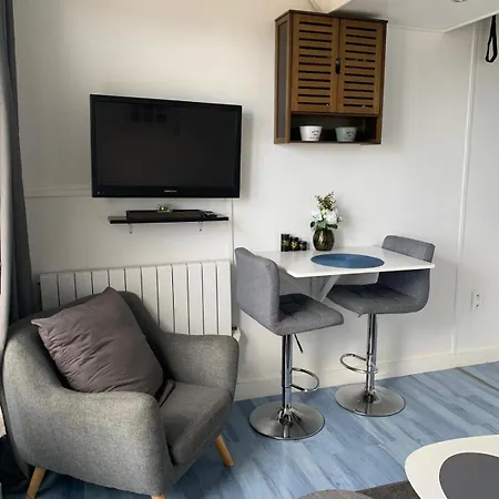 Apartment Blue, Avec Vue Et Matelas En Mezzanine *